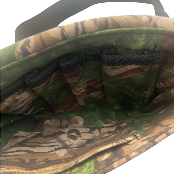 Cabela’s Mossy Oak Shadow Leaf Brand Camo 1M Shoulder Bag. - Picture 4 of 5